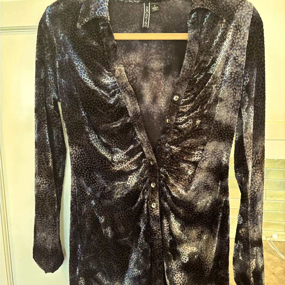 SNO SKINS Black and Gray Textured Velvet blouse